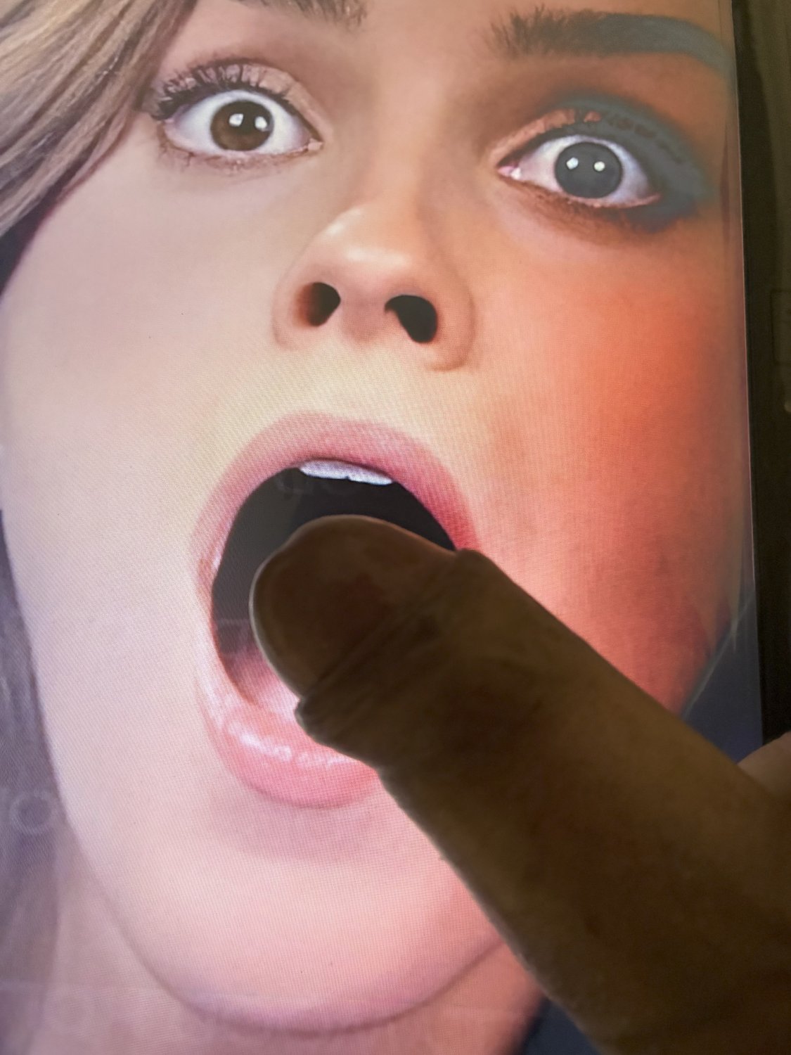 a6sVPgRQ cum tribute emma watson 3 05.jpg